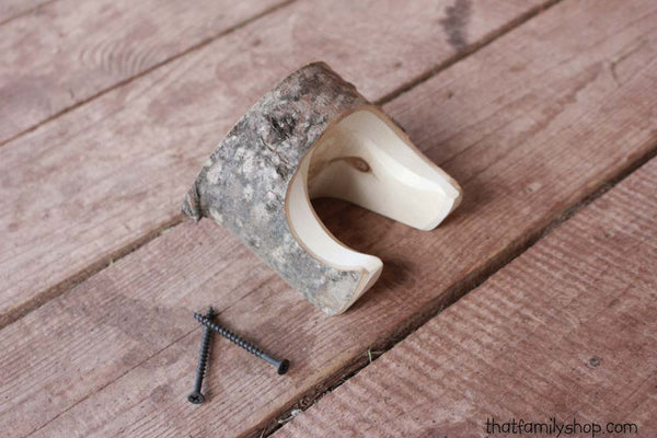 Wall-Mounted Log Guitar Hanger with Bark, Rustic Accessory for Musician, Banjo, Mandolin Player-thatfamilyshop.com