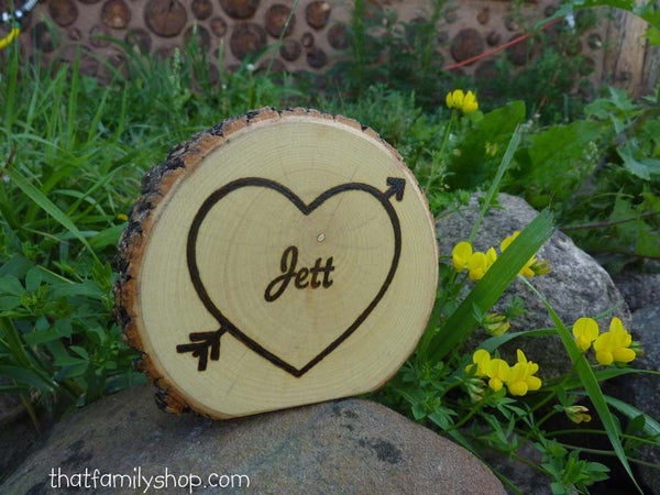 Custom Name on a Log Slice Personalized Birthday Party Table Marker-thatfamilyshop.com