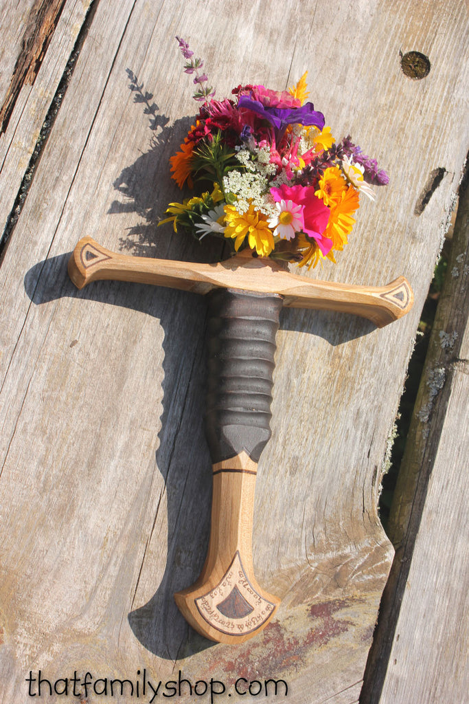 LOTR Sword Hilt Bouquet Holder –