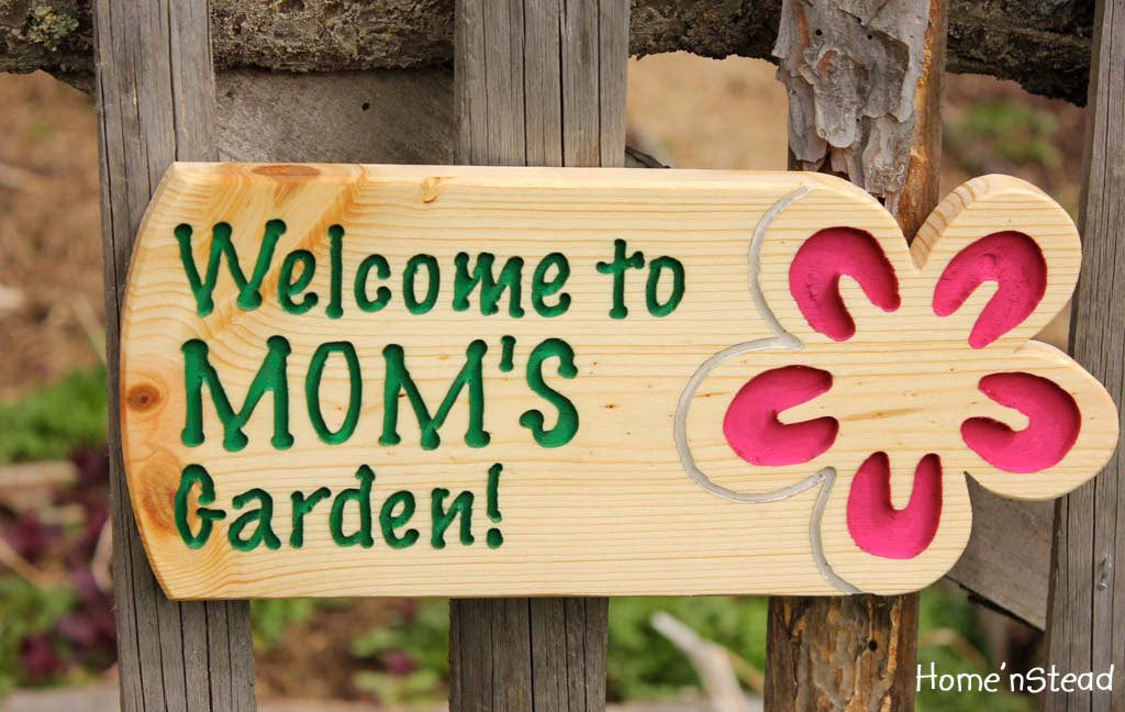 Garden Sign Custom Flower Plaque Name Outdoor Gardener's Christmas Gift for Mom Grandma-thatfamilyshop.com